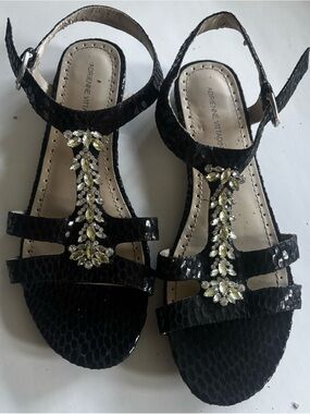 Adrienne Vittadini Black faux Jeweled T-Strap Sandals Crystal Accents size 9